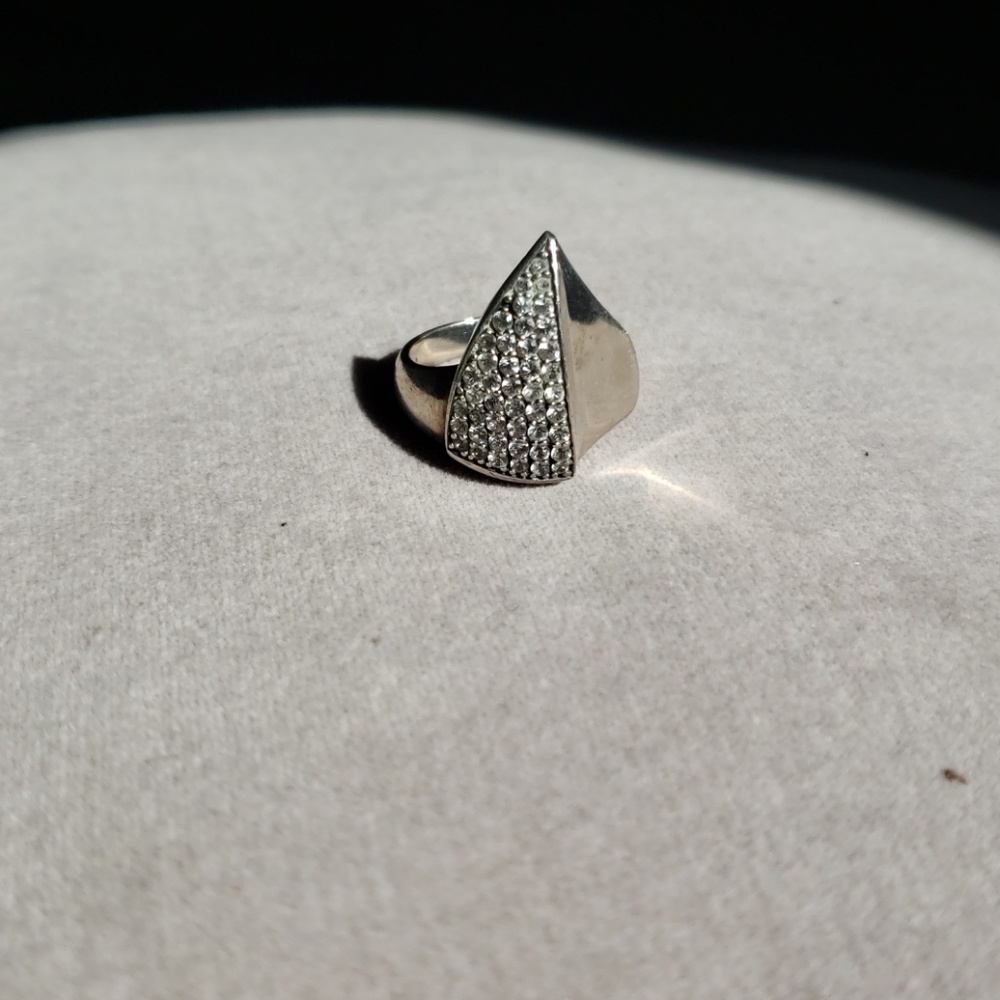 Elizabeth and James Thorn ring
